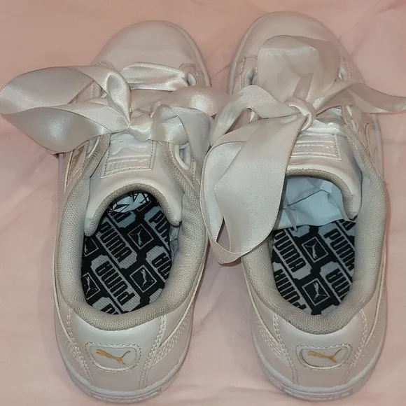 PUMA Basket Heart Patent White Woman's Sneakers Satin Ribbon Laces‎ Size 7.5 US - Picture 12 of 16